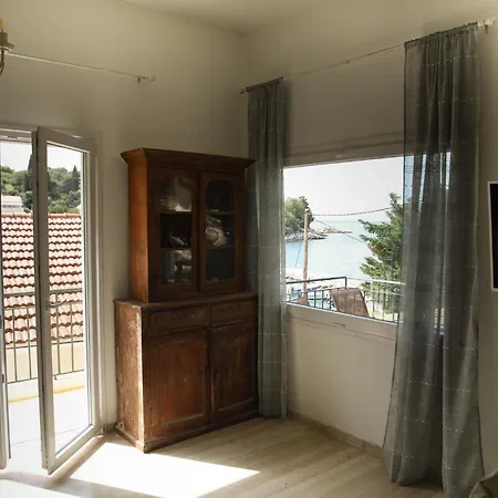 Virginia's Harbour House Apartament *